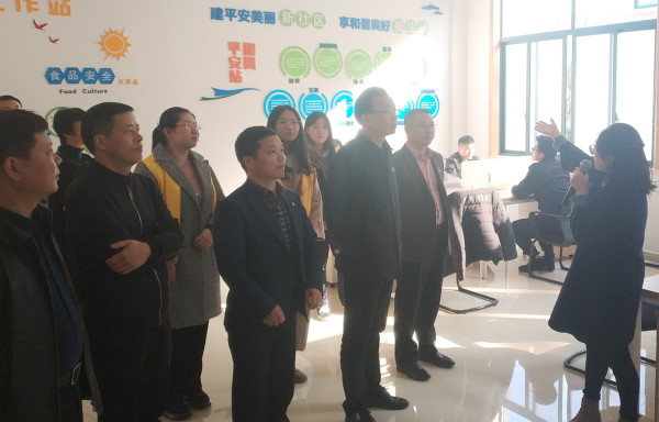 1542946986337574.jpg 公司员工和沈建良主任和潘川第书记在活动现场_副本.jpg